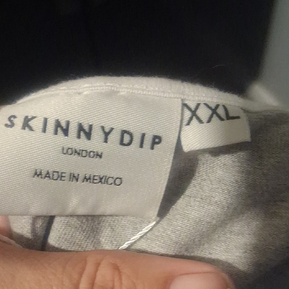 Skinny Dip Gray Cat Graphic Tank Top – Size XXL | Trendy and Comfortable - Picture 3 of 3